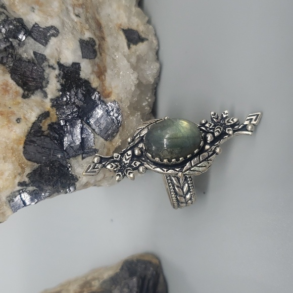 Labradorite Ring - Picture 4 of 5
